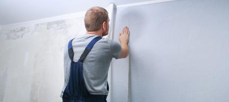 Come mettere la carta da parati: tecniche, materiali e strumenti