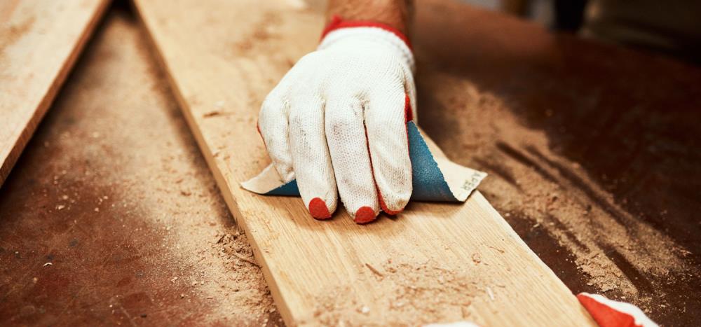 Come preparare il legno prima della verniciatura: passaggi fondamentali
