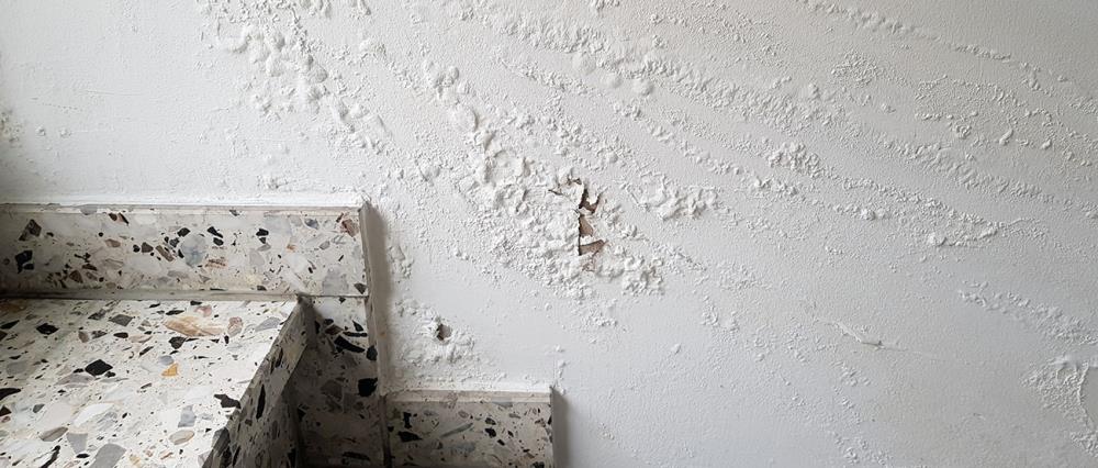 Come togliere l'umidità dai muri: i rimedi più efficaci per risolvere il problema